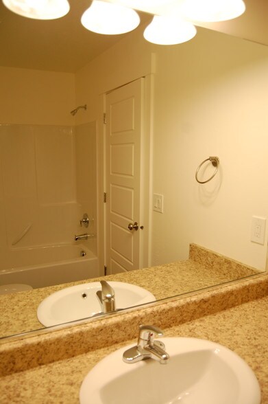 Building Photo - 132 N 100 W