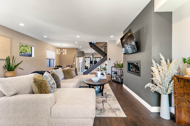 Building Photo - 1544 Utica St