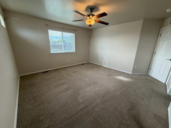 Building Photo - 108 NE Malad Ct