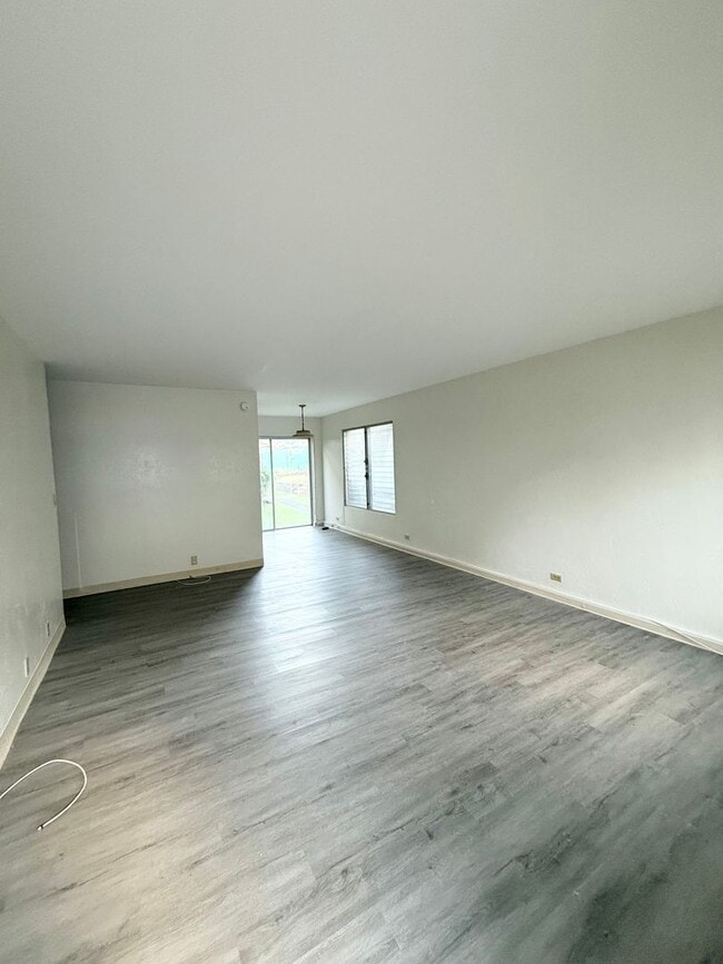 Building Photo - Salt Lake - Tropicana Manor 3-bedroom 2-ba...