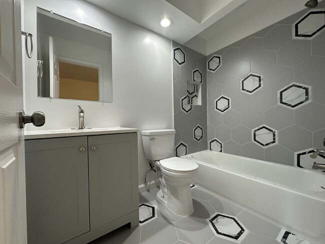 Building Photo - Townhouse with Woods Views and Community Amenities in Centreville