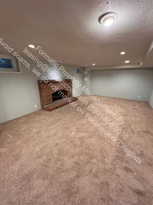 Building Photo - Free Perks, Pet-Friendly Oversized 4-Bedro...