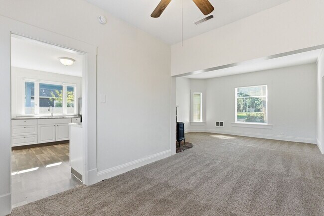 Building Photo - 5020 SE 92nd Ave