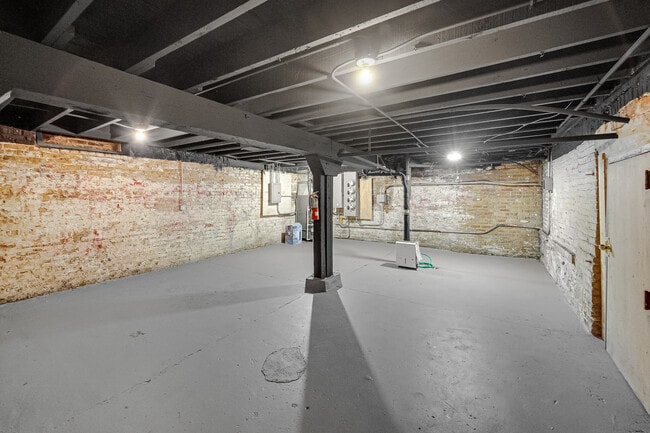 Building Photo - 1225 N Milwaukee Ave