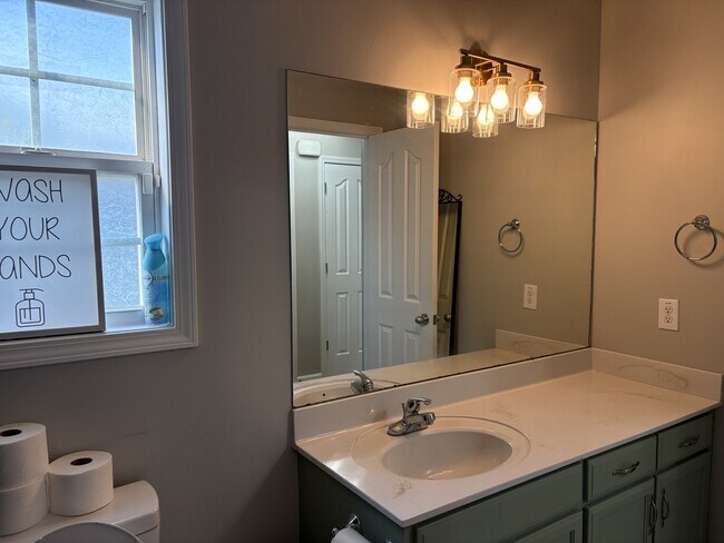 Building Photo - 515 Fox Trot Dr
