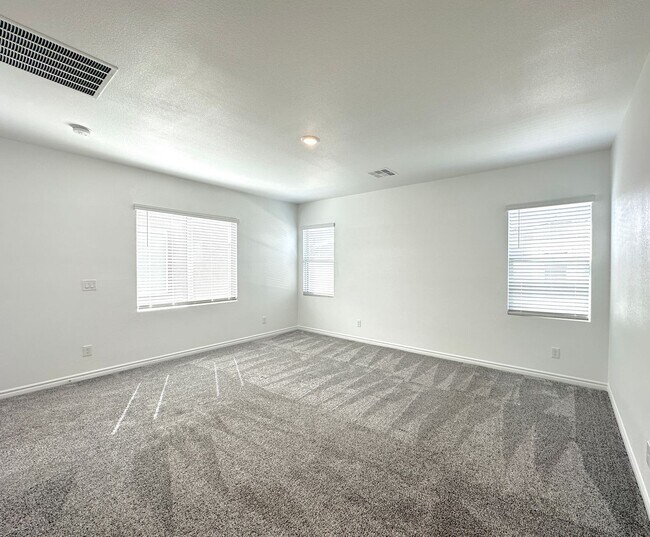 Building Photo - 8357 Aurora Rdg Ave