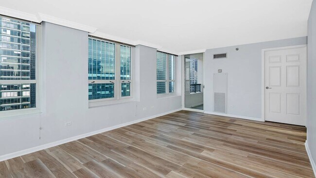 Building Photo - 345 N La Salle Dr