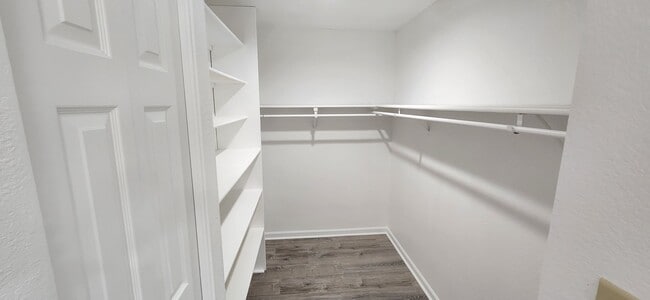 Building Photo - MOVE IN SPECIAL 1/2 OFF FIRST FULL MONTHS RENT.  ALL PROSPECTIVE TENANTS MUST SUBMIT A $58 NON-RE...