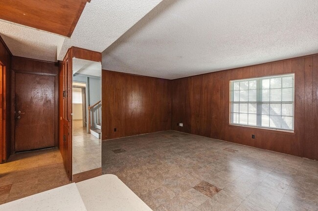 Building Photo - 8401 Tecumseh Dr