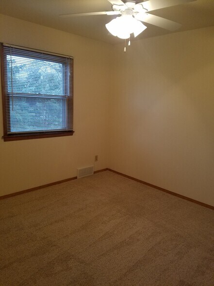 Building Photo - 4915 Gordon Ave