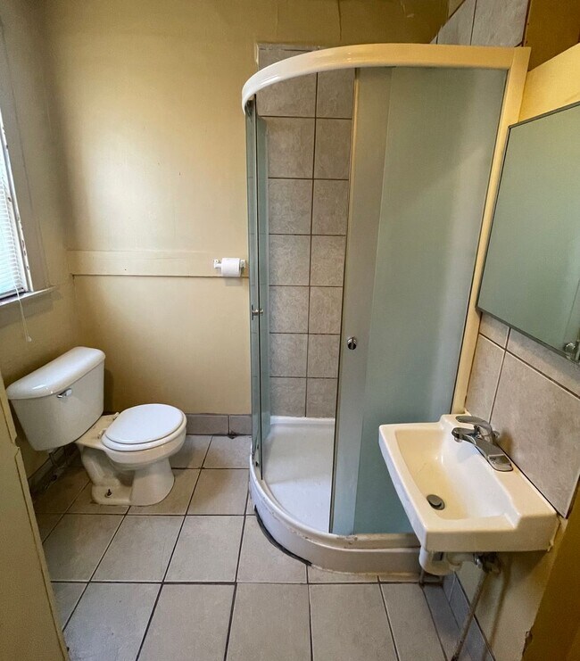Building Photo - *30 Days of FREE RENT With SIGNED LEASE!* ...