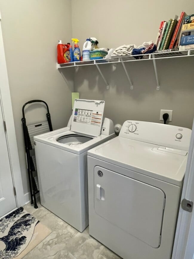 Building Photo - 227 Clay Hill Rd