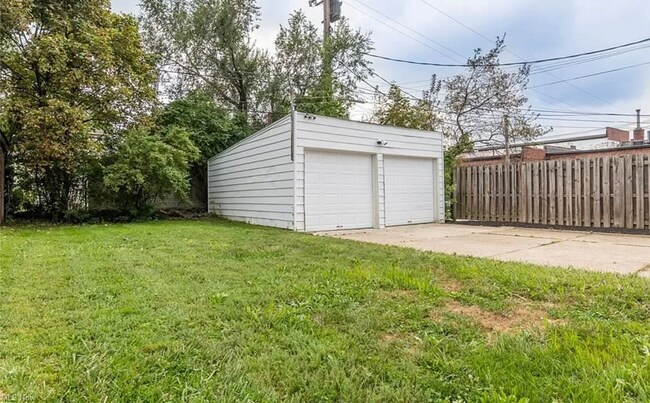 Building Photo - 4018 Bushnell Rd