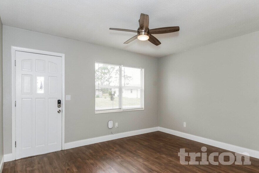 Building Photo - 2129 Willow Oak Dr