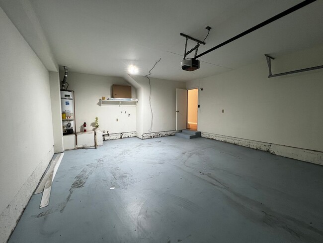 Building Photo - 2 Bedroom 1.5 Bath Townhouse Condo for Rent in the Heart of Monrovia