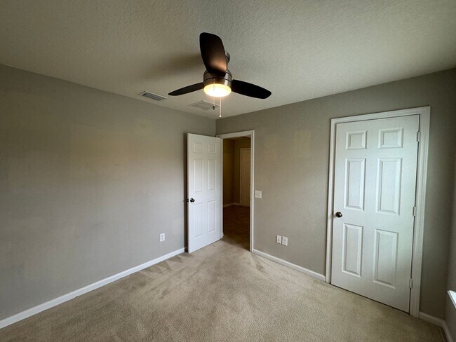 Building Photo - Available NOW!!Your Dream Home Awaits: Luxurious 3-Bedroom Oasis, Just Minutes from Daytona Beach!