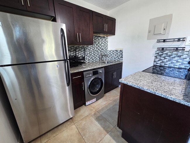 Building Photo - 720 NE 2nd St