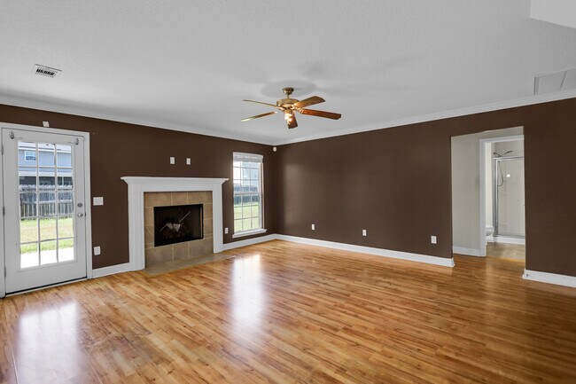 Building Photo - 721 Highgrove Ct
