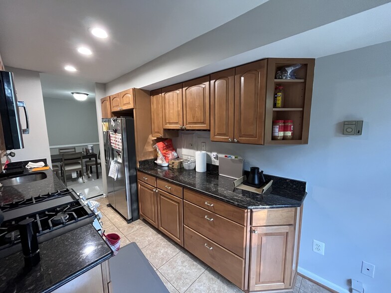 Building Photo - 3304 Woodburn Village Dr