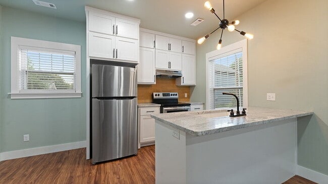 Building Photo - "Charming 2-Bed Oasis in Fayetteville with...