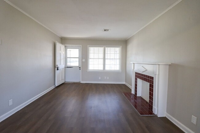 Building Photo - Cozy 2 Bedroom 1 Bathroom Home In Kendall-Whittier