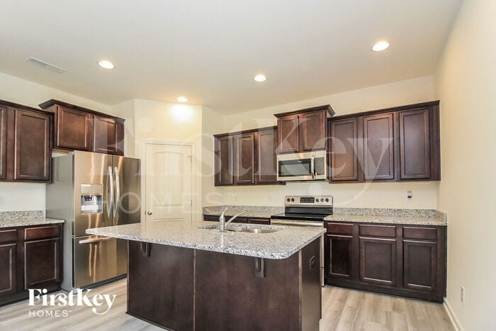 Building Photo - 5704 Beaver Pond Tl