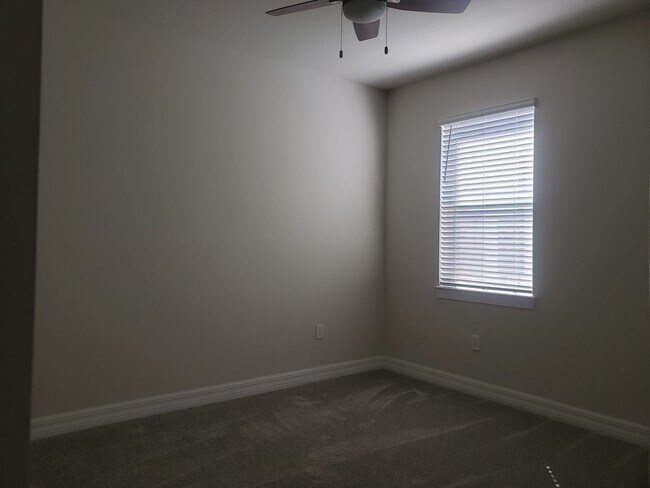 Building Photo - Spacious Cagan Crossings Home!