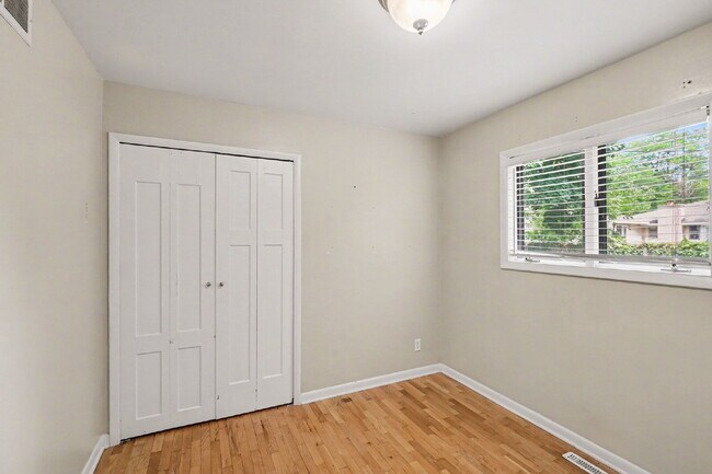 Building Photo - Well Maintained 3 bedroom Rental Home- $1650/Month