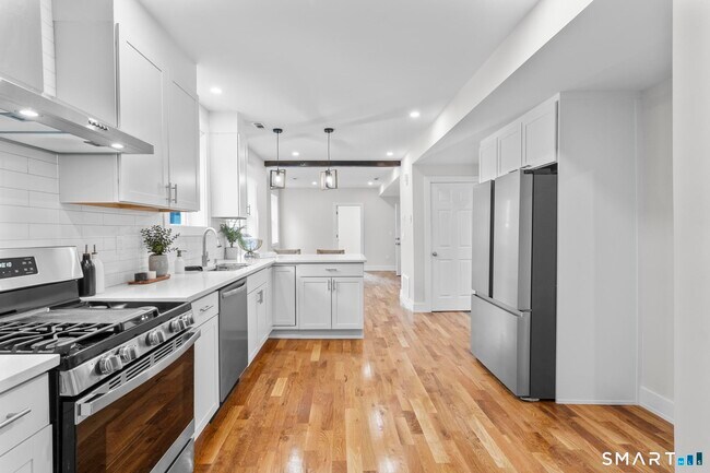 Building Photo - 54 Plaza Ave