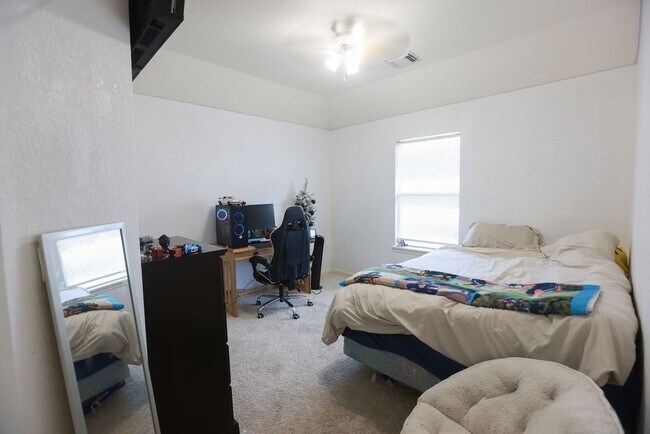 Building Photo - 7822 Ravens Point Dr