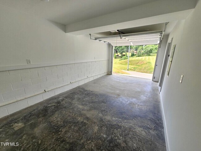 Building Photo - 1412 Indian Ridge Rd