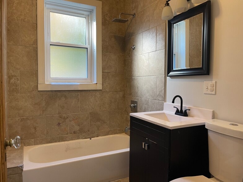 Building Photo - 2252 N Monticello Ave