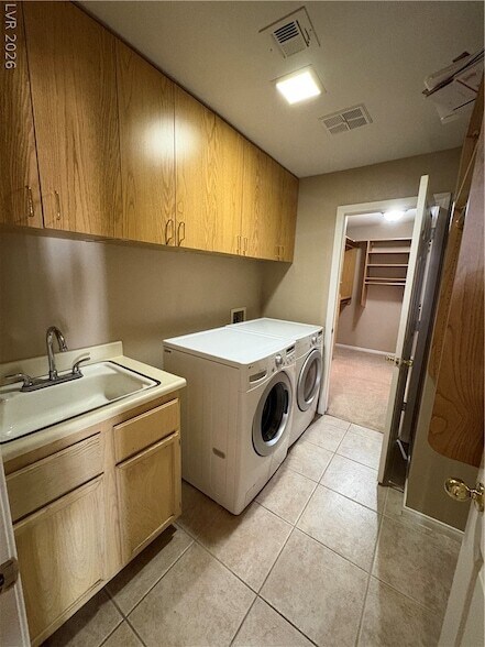 Building Photo - 1737 Sequoia Dr