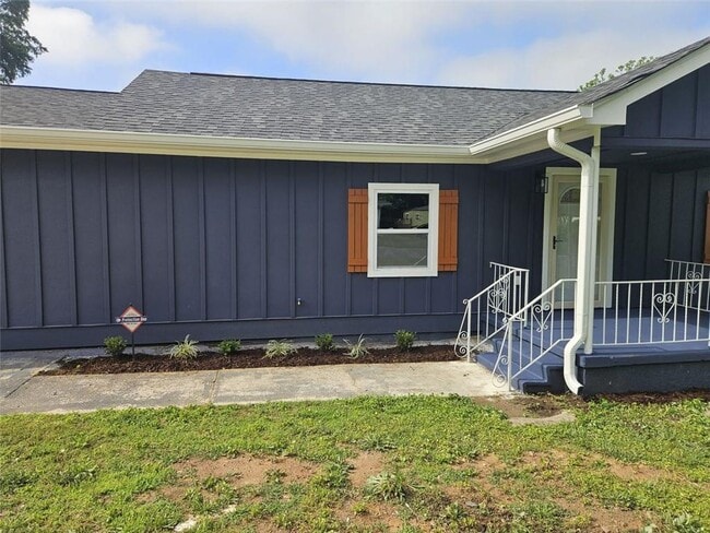 Building Photo - 775 Lee Andrews Ave SE