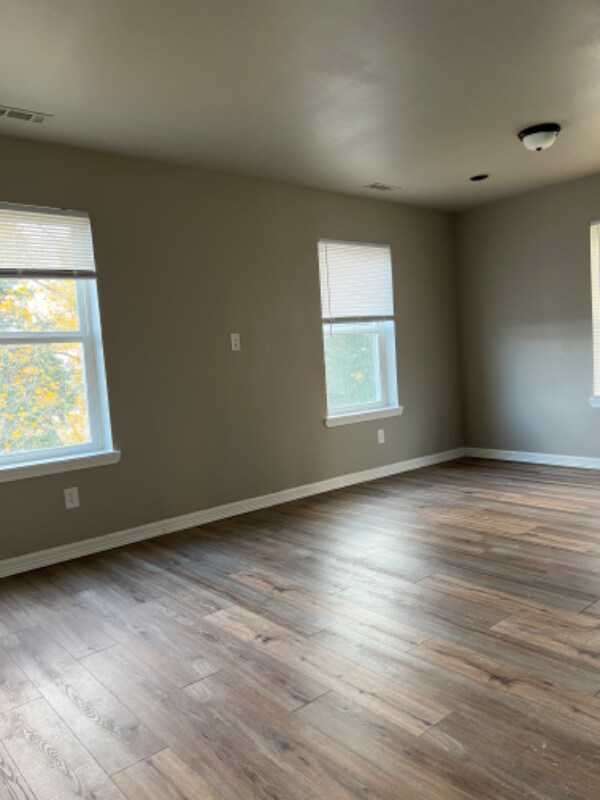 Building Photo - 12 Lake Louise Dr SW