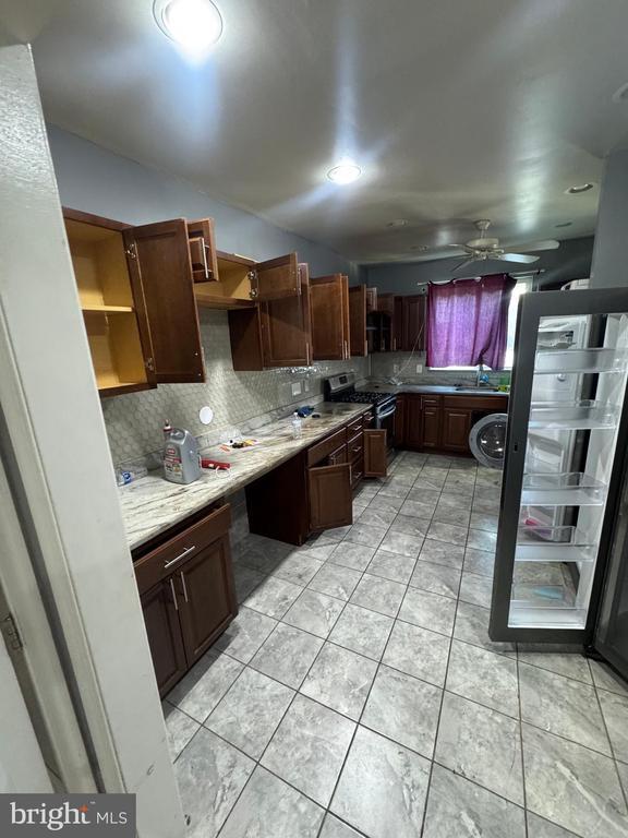 Building Photo - 5028 Whitaker Ave