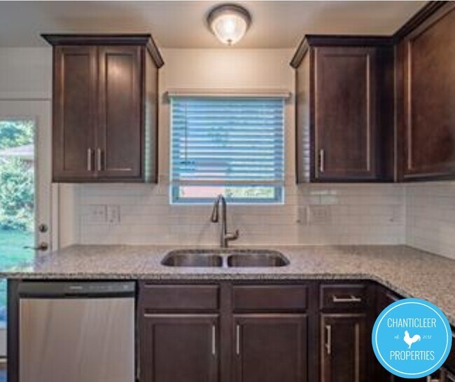 Building Photo - 10 Rochambeau Ct