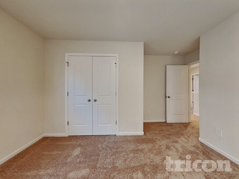 Building Photo - 2118 Southlea Dr