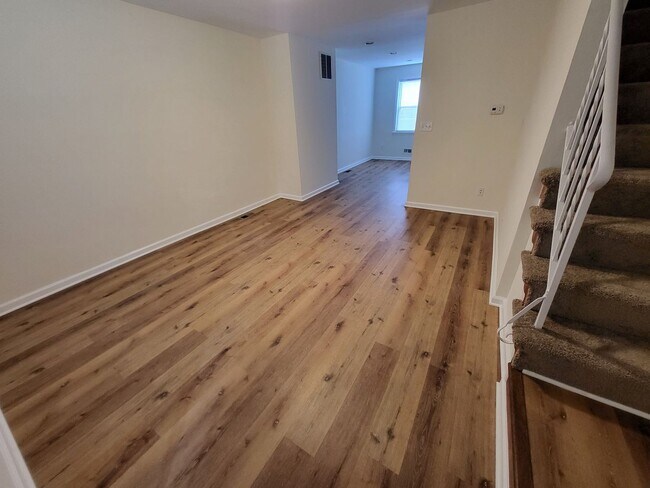 Building Photo - 3 Bed w/ Finished Basement