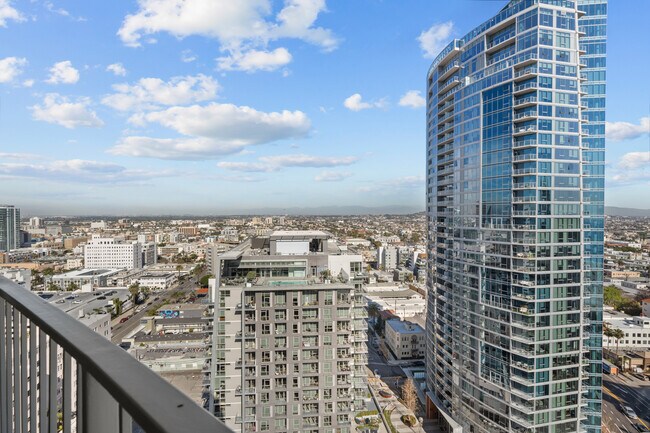 Building Photo - 700 E Ocean Blvd