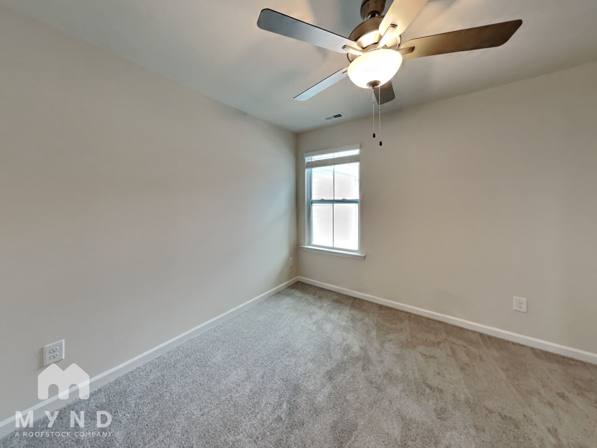 Building Photo - 136 Royal Star Wy