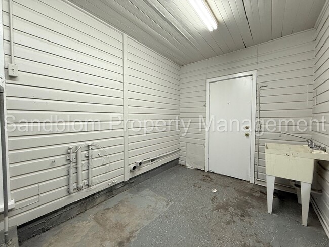Building Photo - For Lease | Tulsa | $1100 Rent