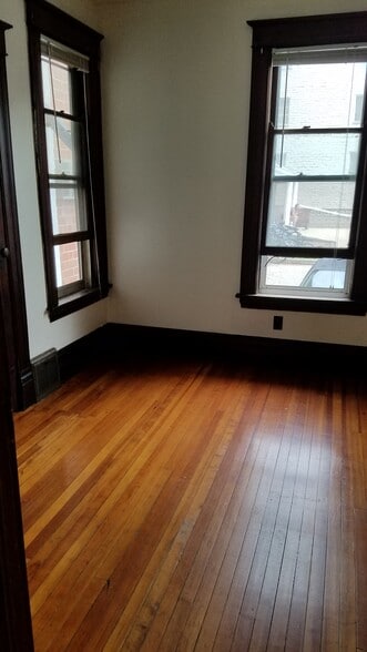 Building Photo - 532 W Wilson St