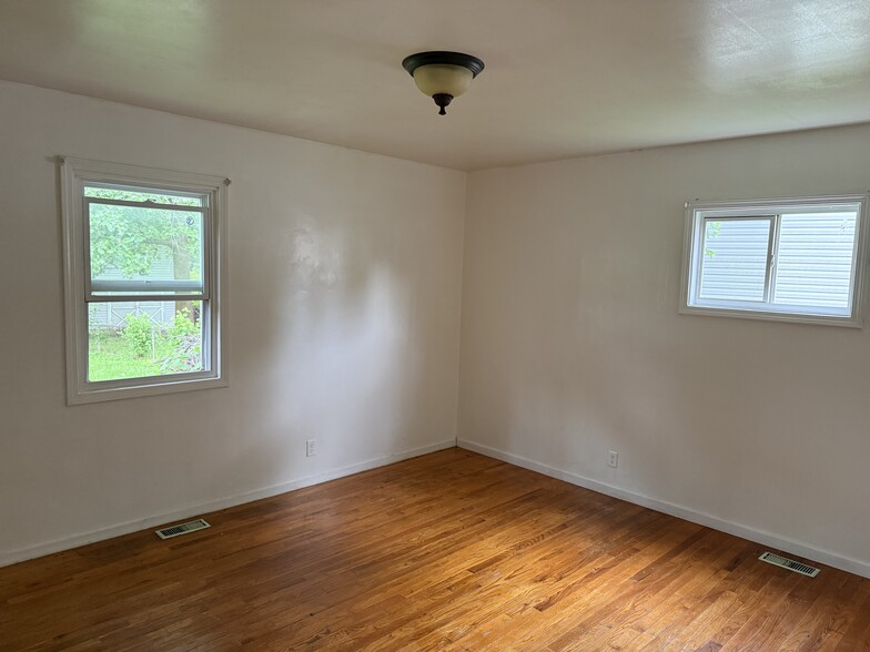 Building Photo - 1117 N Indian Ln