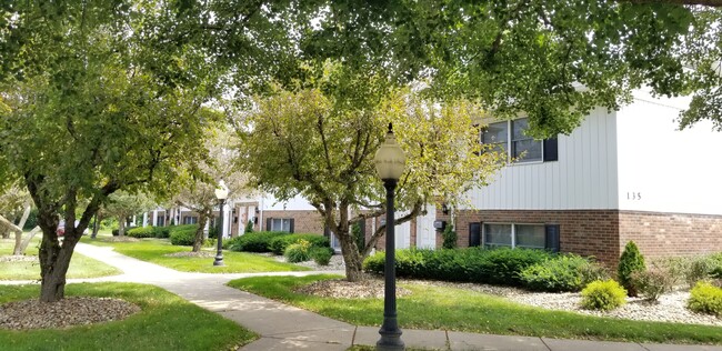 Building Photo - Willow Moor Townhouses II