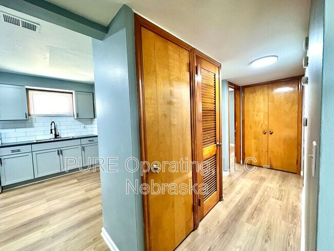 Building Photo - 2205 Lindyview Rd