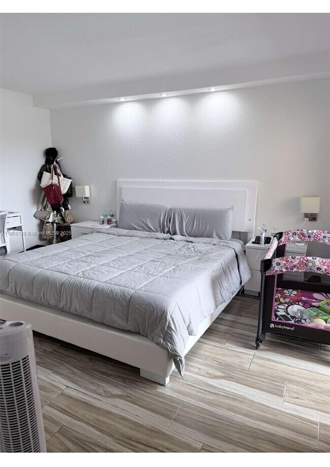 Building Photo - 6780 W 2nd Ct