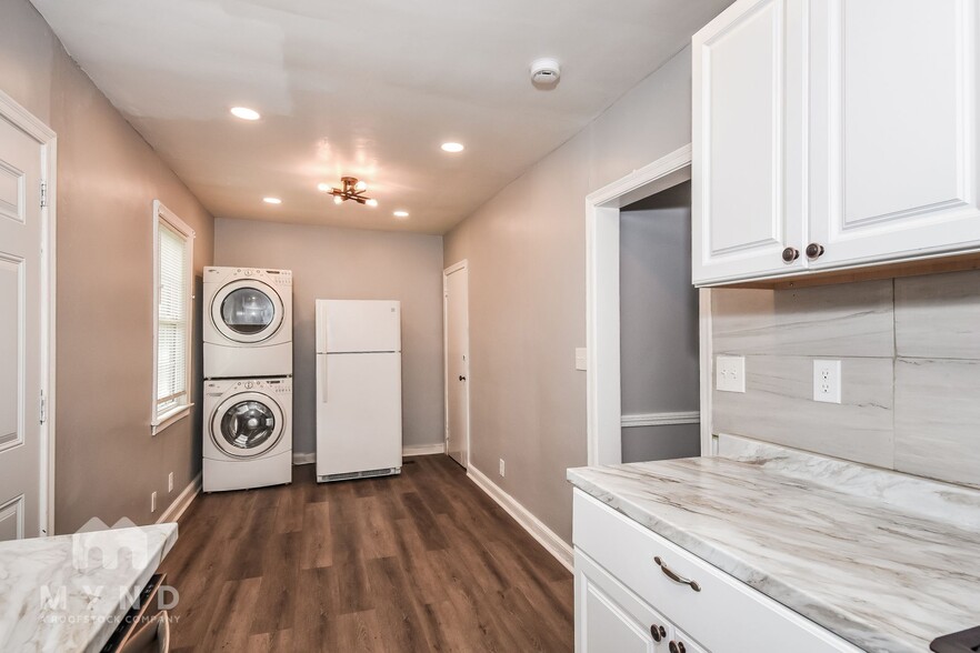 Building Photo - 2313 Eastway Rd