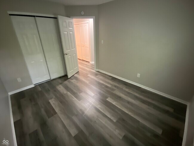 Building Photo - 8457 Traders Ct