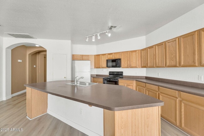 Building Photo - 13644 W San Juan Ave